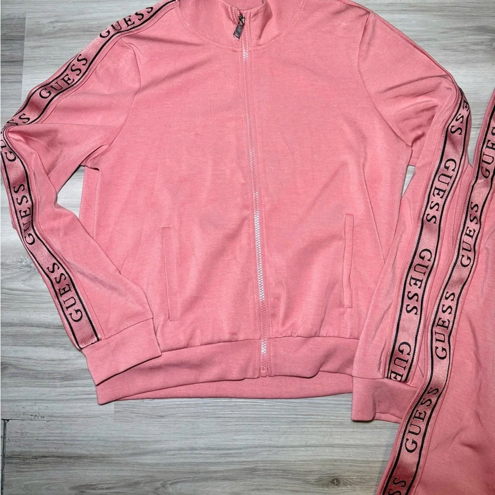 Guess logo matching outfit